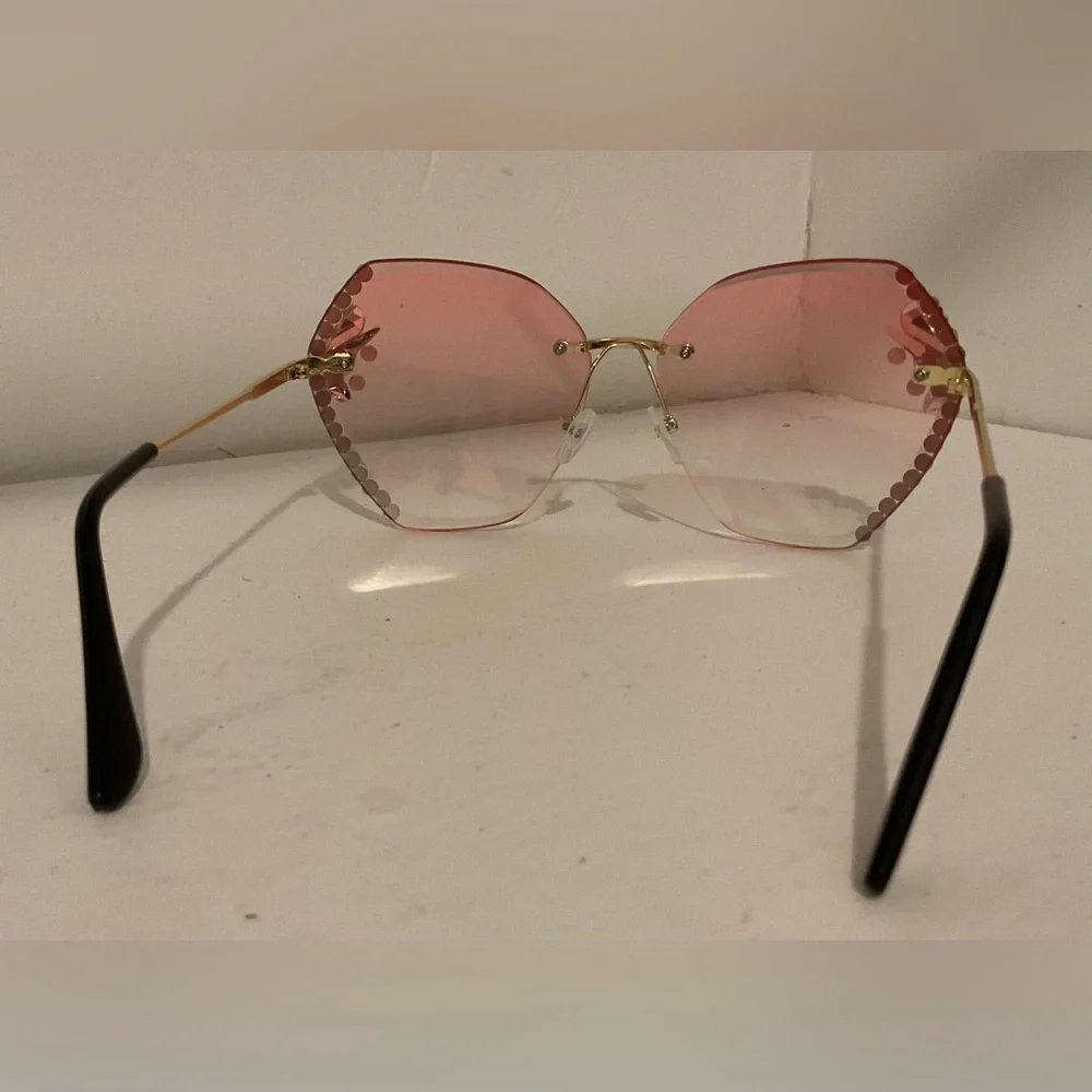 Oversized Rhinestone Bling Sunglasses Square Gradient Pink Lenses Gold Wireless